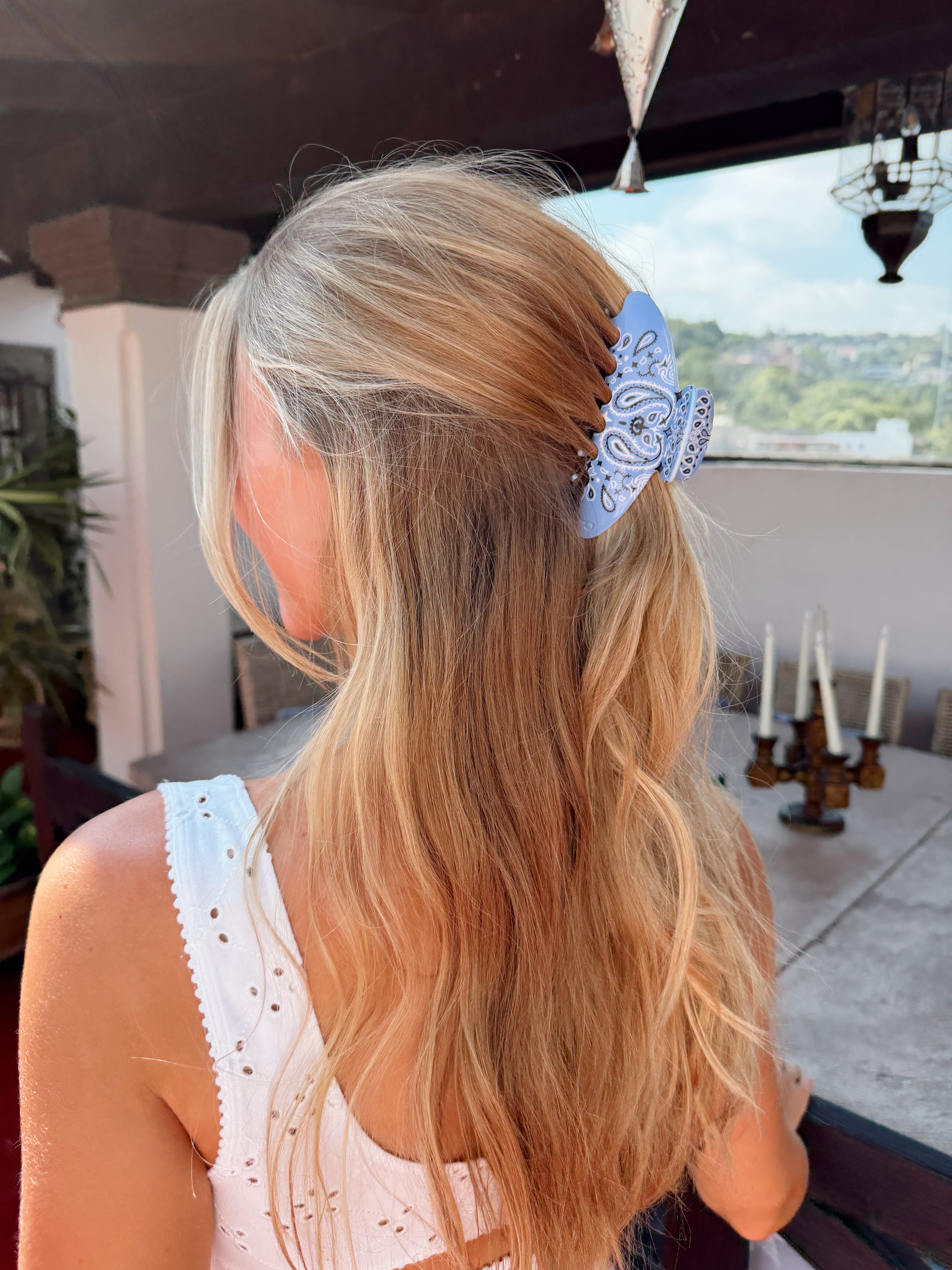 LIGHT BLUE
